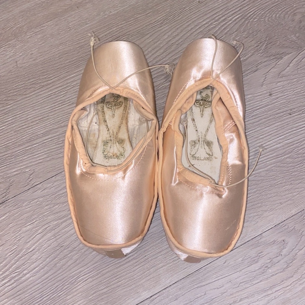 Freed Classic Pointe Shoes, 4.5 XX maker Q